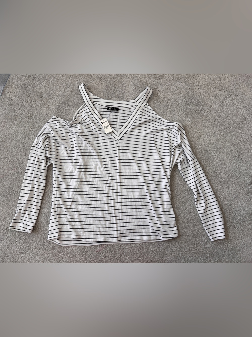 NWT ⭐️ Express White and Black Striped V-Neck Shoulder Cut Out Long Sleeve Top